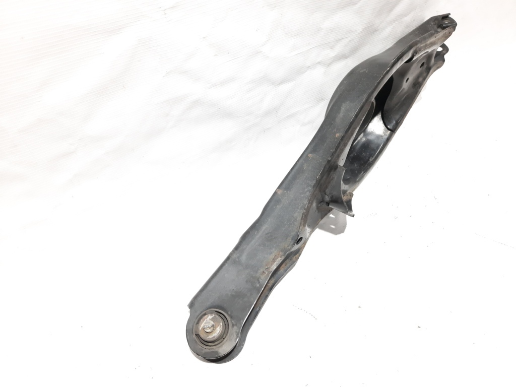 3 Рычаг задний нижний правый Mazda 3 2017-2018 BJS728300B Mazda 3 4