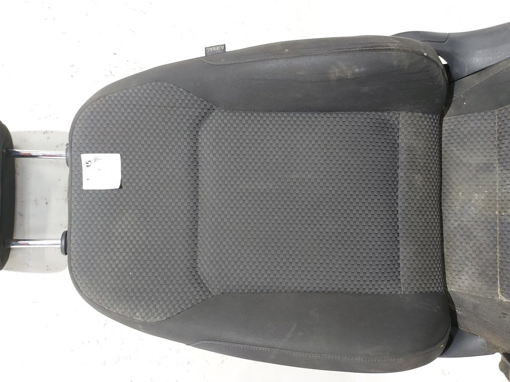 Passat s Сидіння водія Volkswagen Passat S 2011-2018 5C6881105G Volkswagen Passat S 4