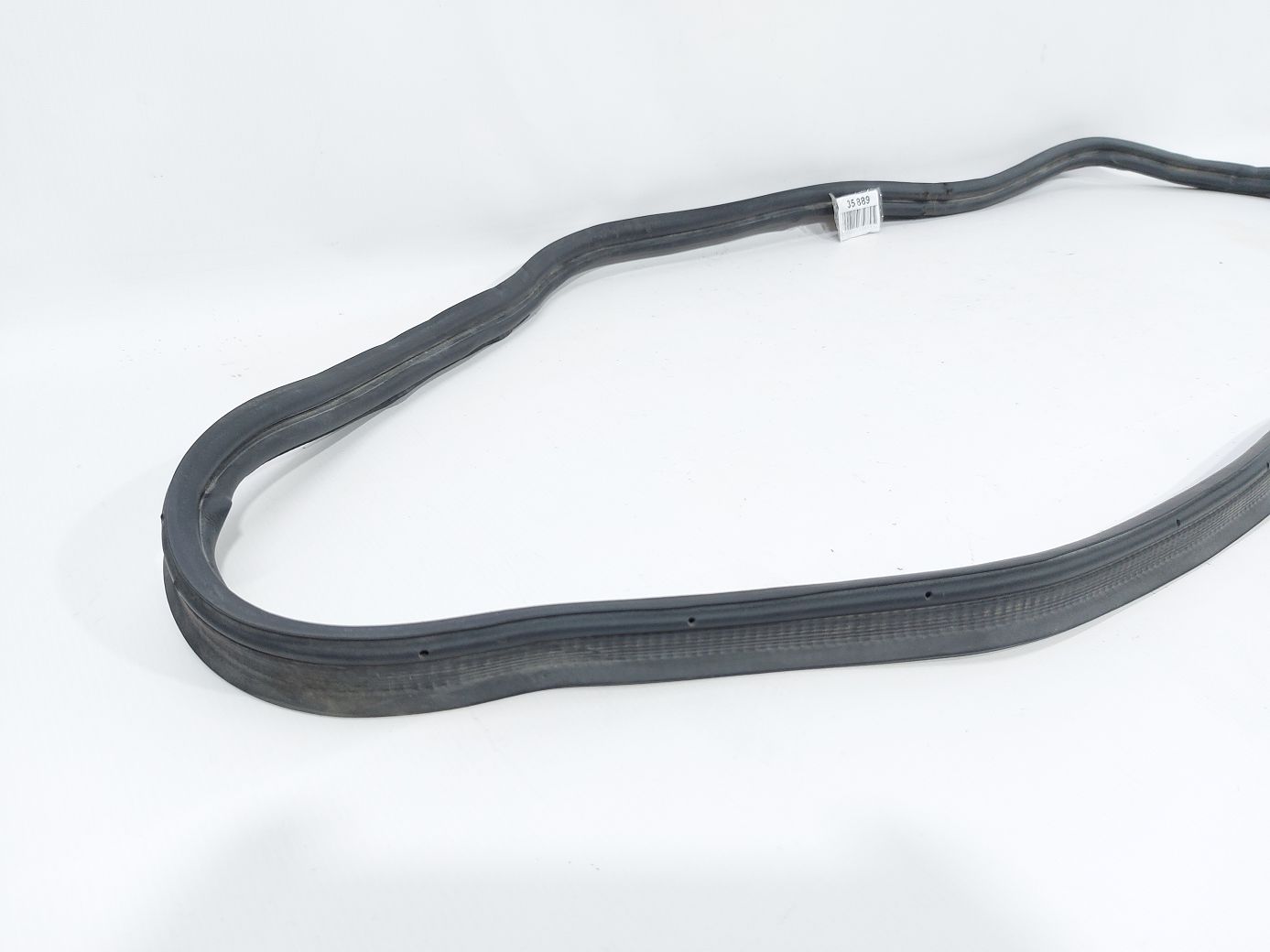 Dart Уплотнительная резинка багажного проёма Dodge Dart 2013-2019 68082813AI Dodge Dart 3