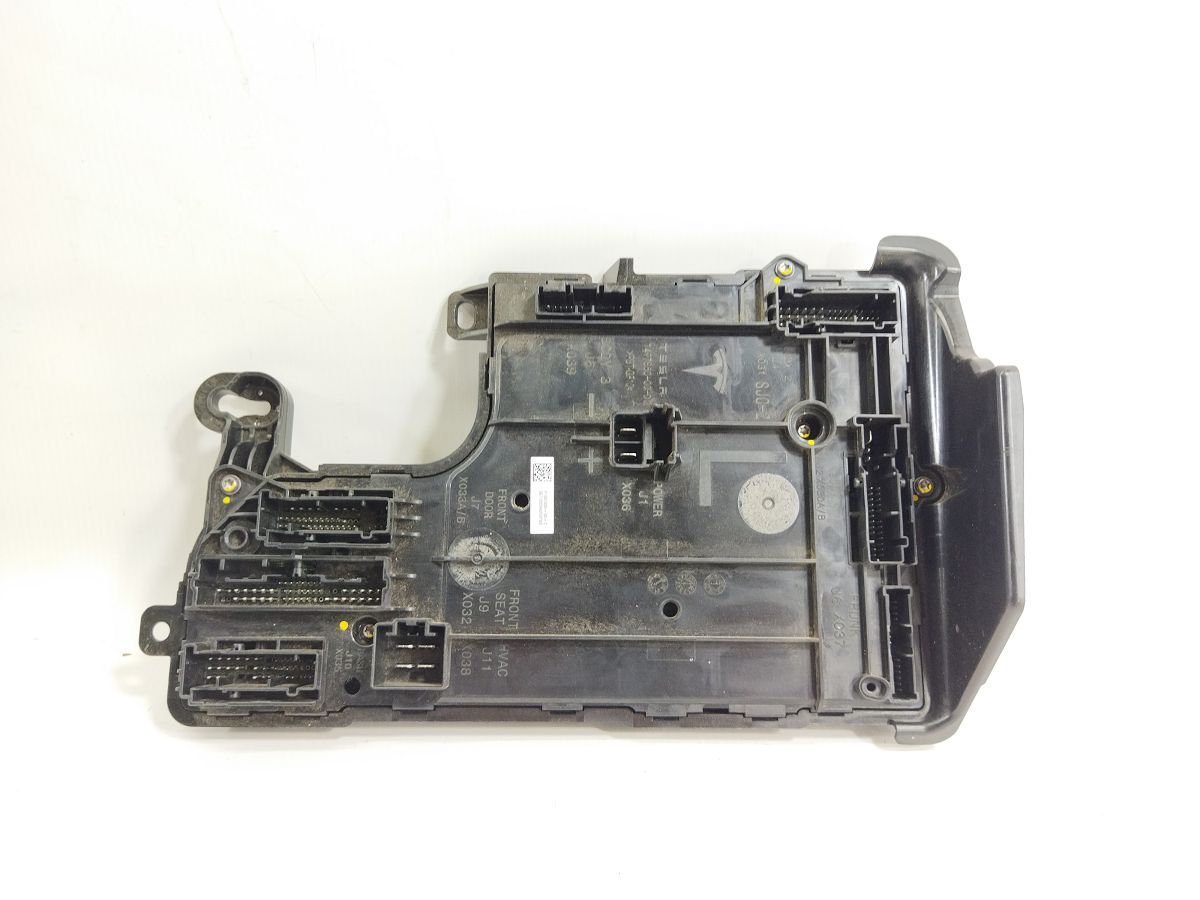 Model 3. Контроллер низкого напряжения левый Tesla Model 3 2018-2024 156745500B Tesla Model 3