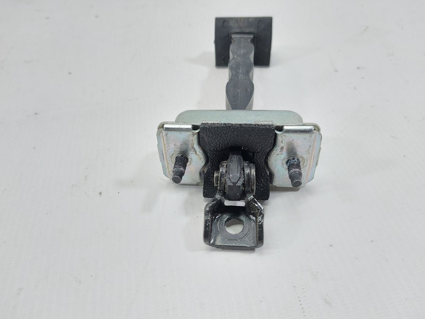 Regal Ограничитель двери передней правой Buick Regal 2013-2018 84910633 Buick Regal 3