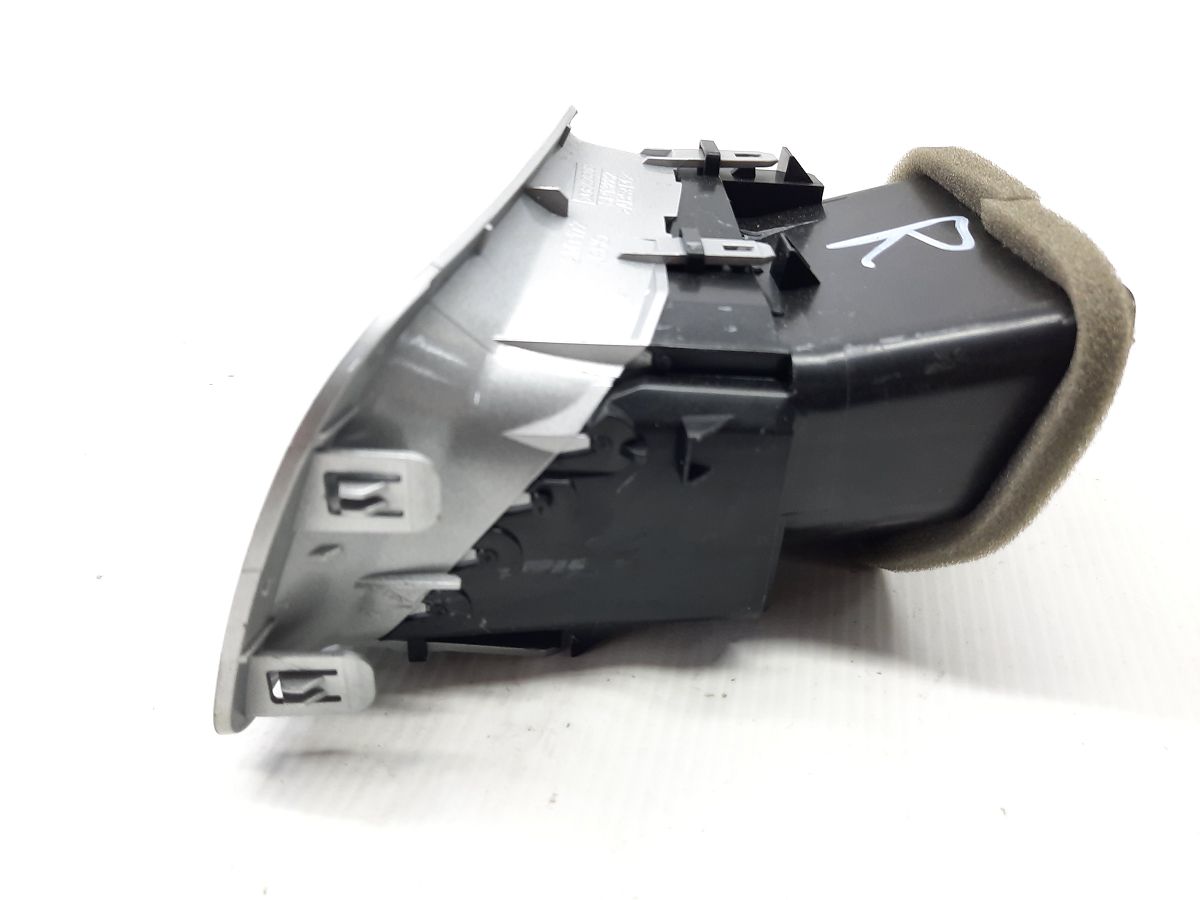 Equinox Решітка повітроводу торпеди права Chevrolet Equinox 2010-2015 20862308 Chevrolet Equinox 3