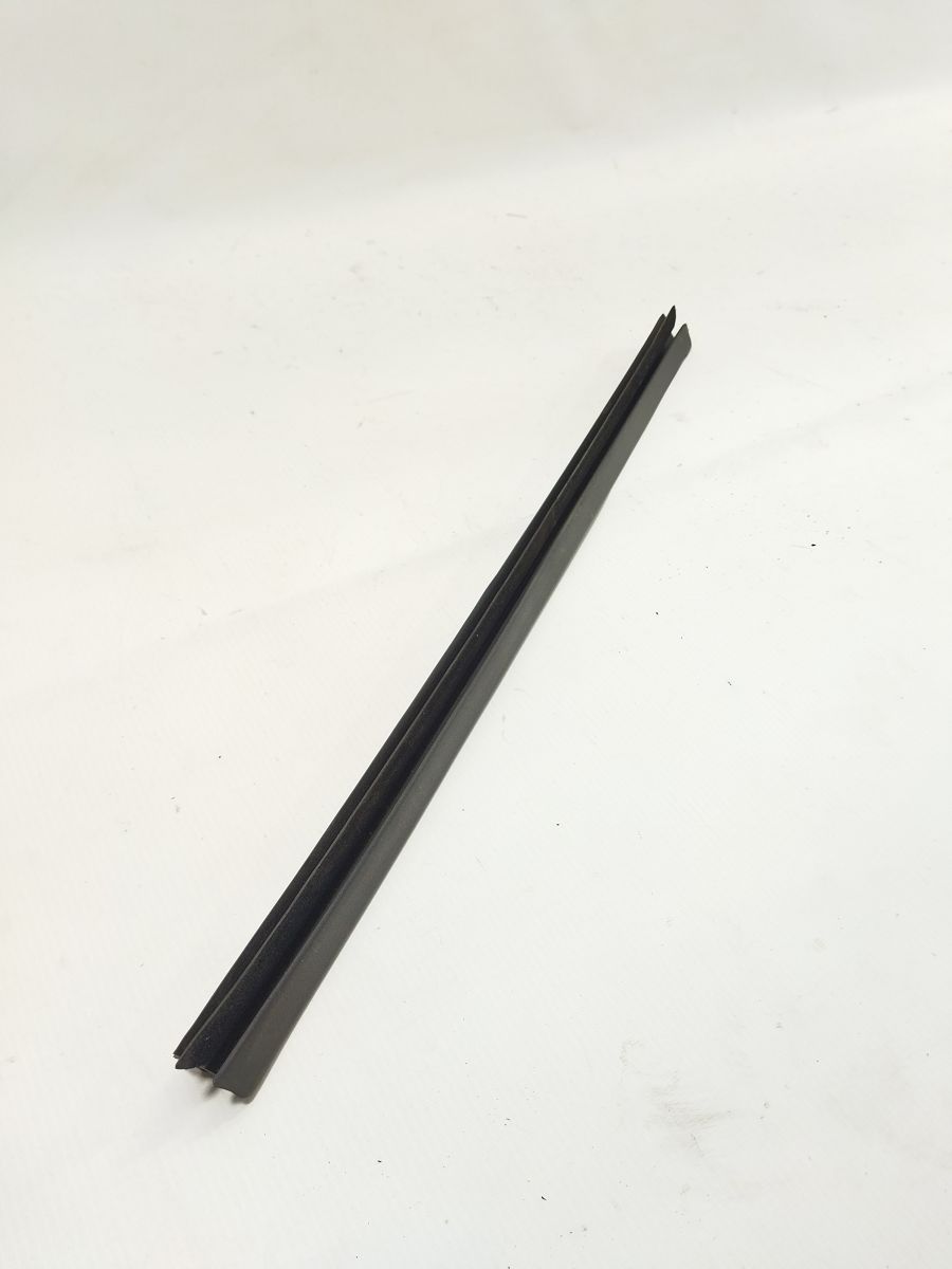 328i xdrive Уплотнитель стекла двери задней правой внутренний BMW 328i xDrive 2009-2011 51347060248 BMW 328i xDrive 2