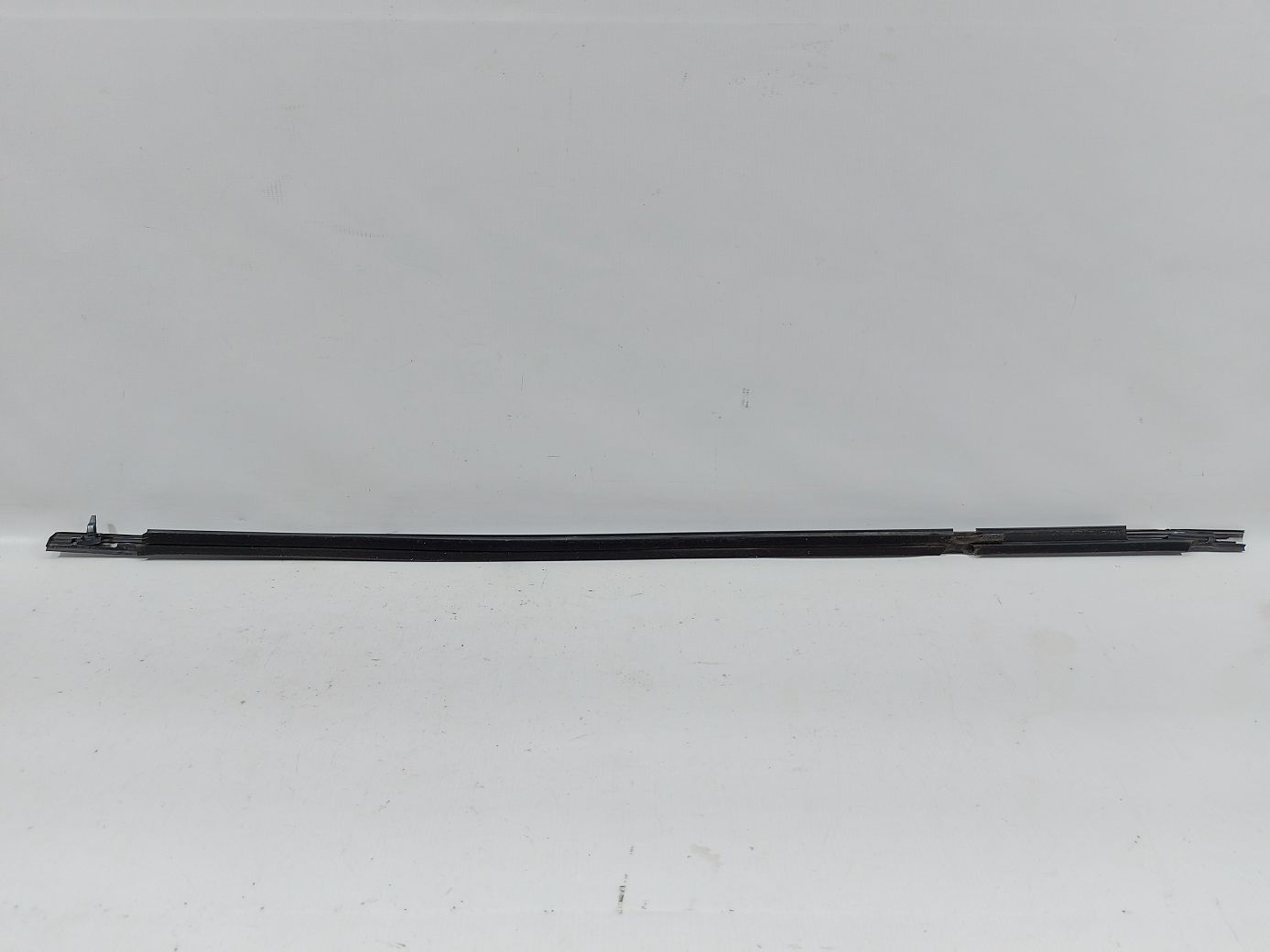 Impreza Ущільнювальна гумка скла двері передньої правої зовнішня (хром) Subaru Impreza 2012-2016 61280VA200 Subaru Impreza 4