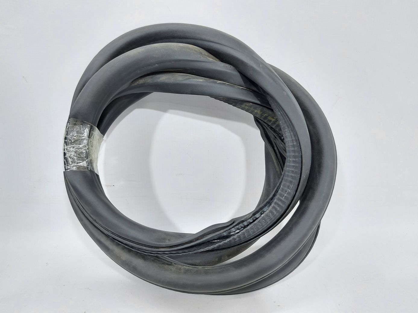 Volt Ущільнювальна гумка дверей задньої лівої/правої Chevrolet Volt 2011-2015 20993868 Chevrolet Volt 7