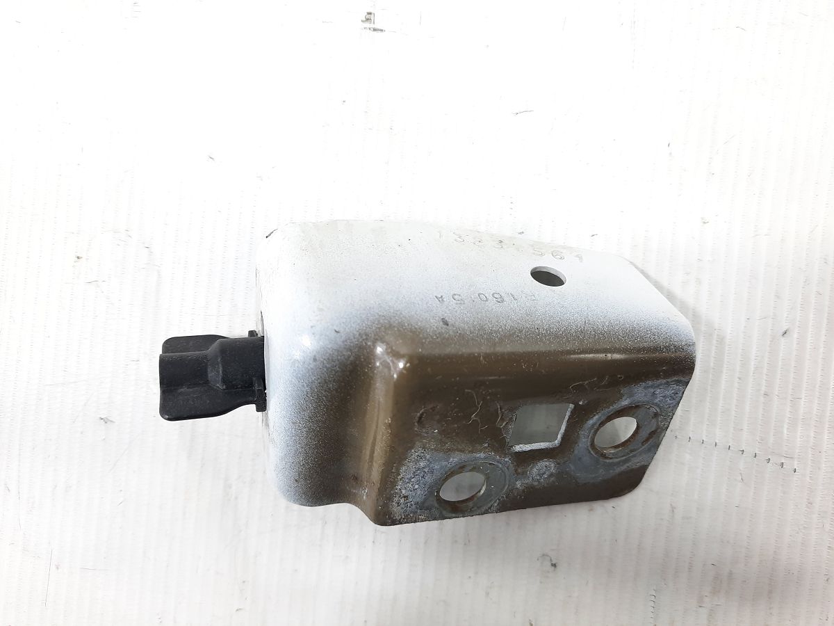 Regal Кронштейн фари внутрішній правий нижній Buick Regal 2011-2017 13237561 Buick Regal 2