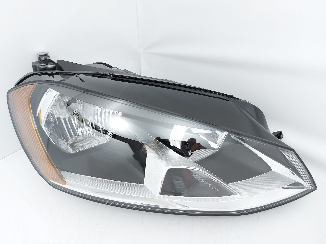 Фари головного світла. Фара передня права (галоген, жовта) Volkswagen Golf VII 2015-2017 5GM941006C Volkswagen Golf VII Фари головного світла. Фара передня права (галоген, жовта) Volkswagen Golf VII 2015-2017 5GM941006C Volkswagen Golf VII