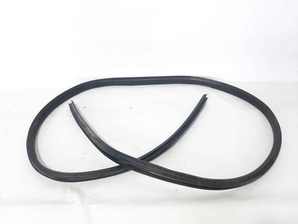 C-max. Уплотнительная резинка двери задней правой Ford C-Max 2016-2018 AM5Z58253A10B Ford C-Max