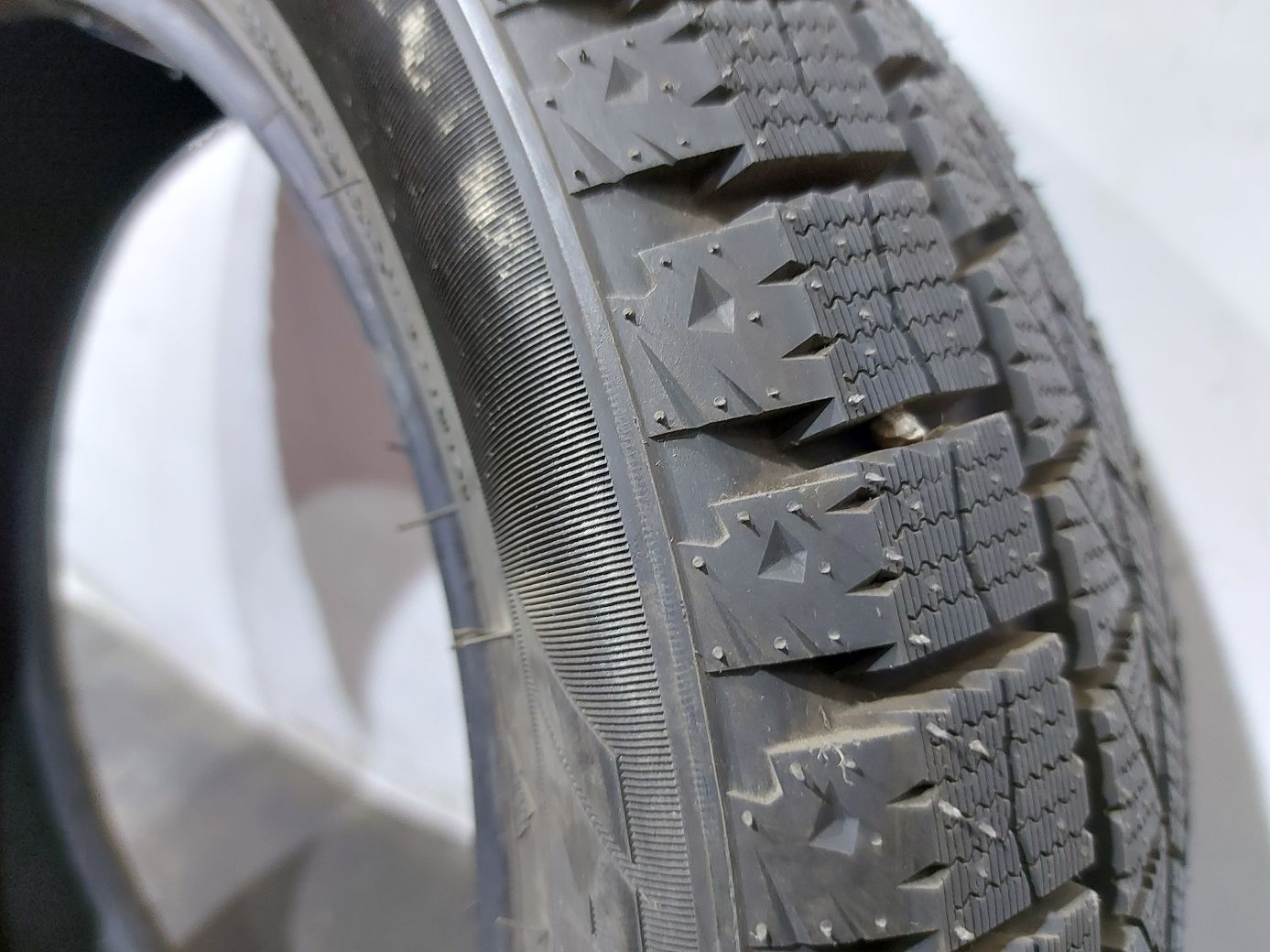 Зимние шины Гума APlus A506 185/55R16 3
