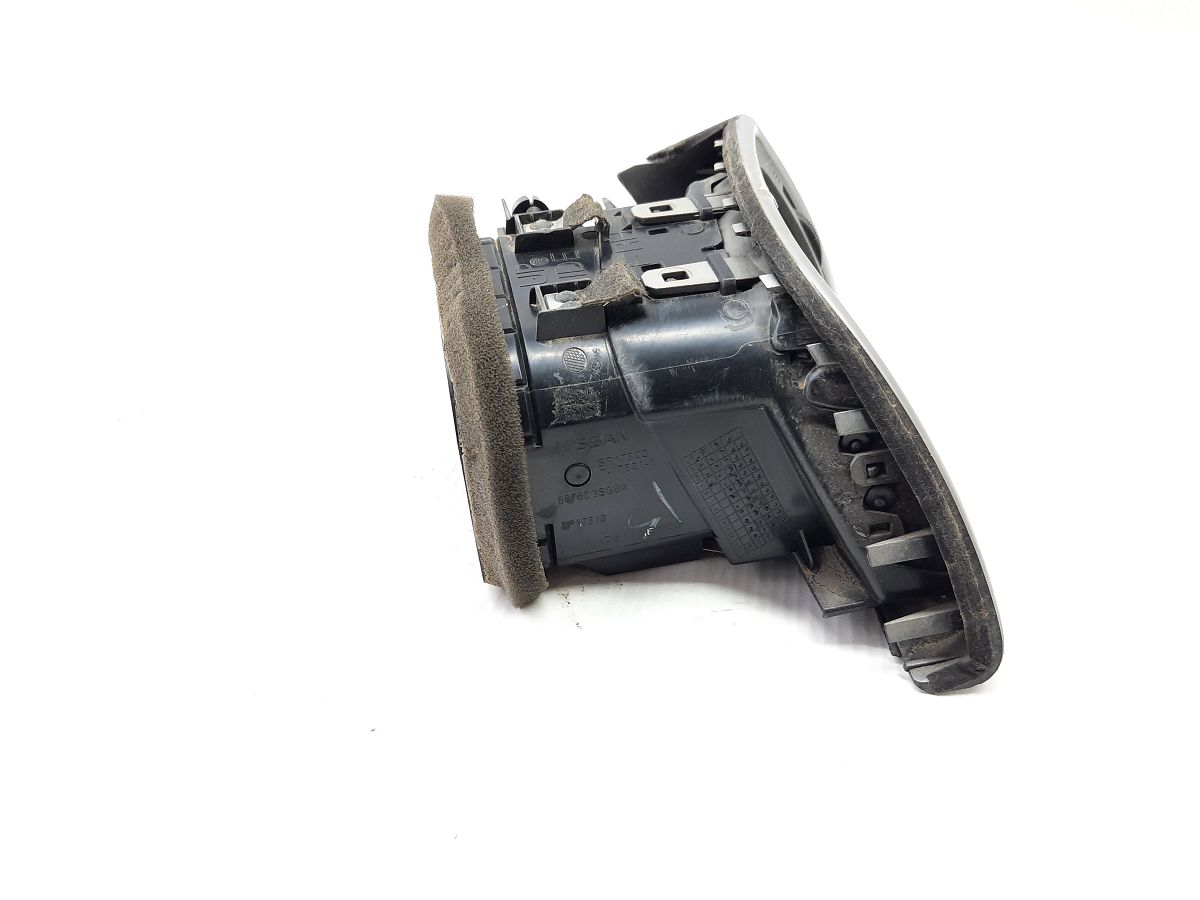 Sentra Решітка повітроводу торпеди права Nissan Sentra 2016-2019 687603YU0A Nissan Sentra 2