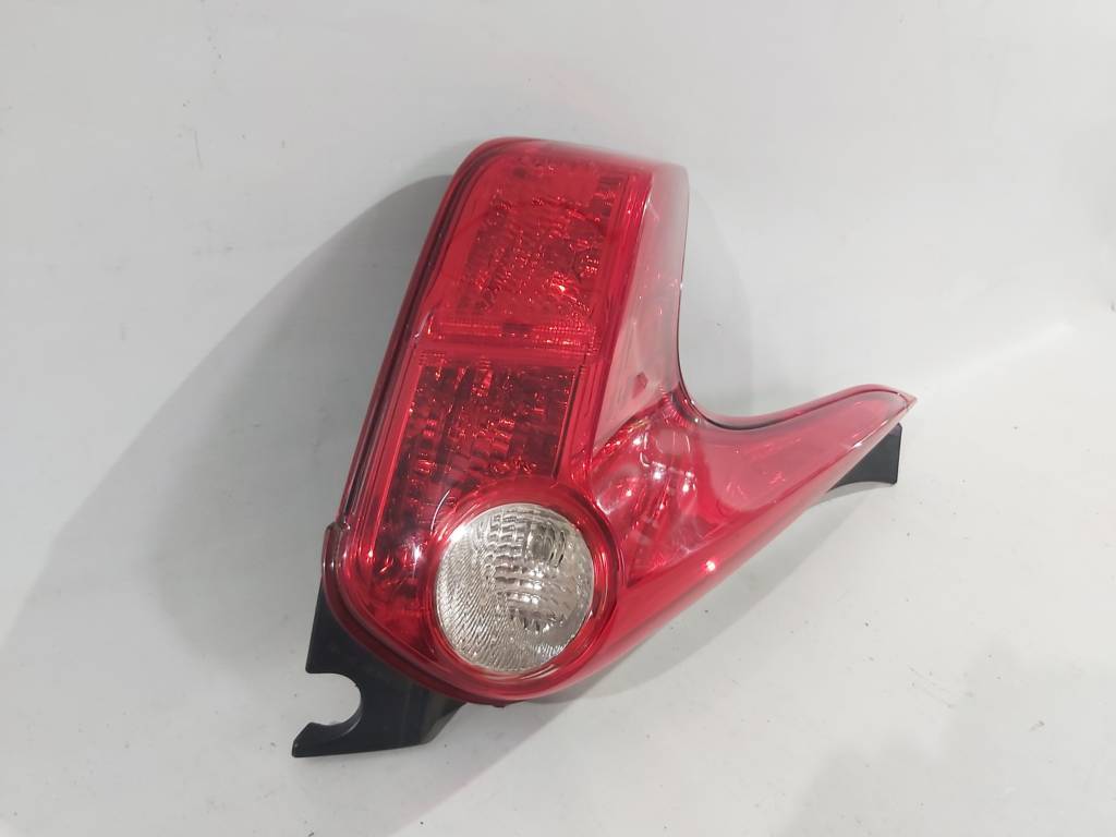 Товари з дефектами Ліхтар задній лівий скол Nissan Juke 2011-2015 265551KM0A Nissan Juke 2