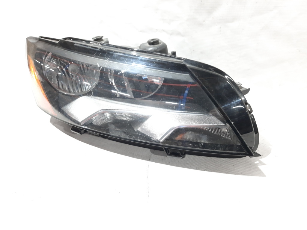 Товары с дефектами. Фара передняя правая (дефект) Volkswagen Passat S 2012-2015 561941006D Volkswagen Passat S