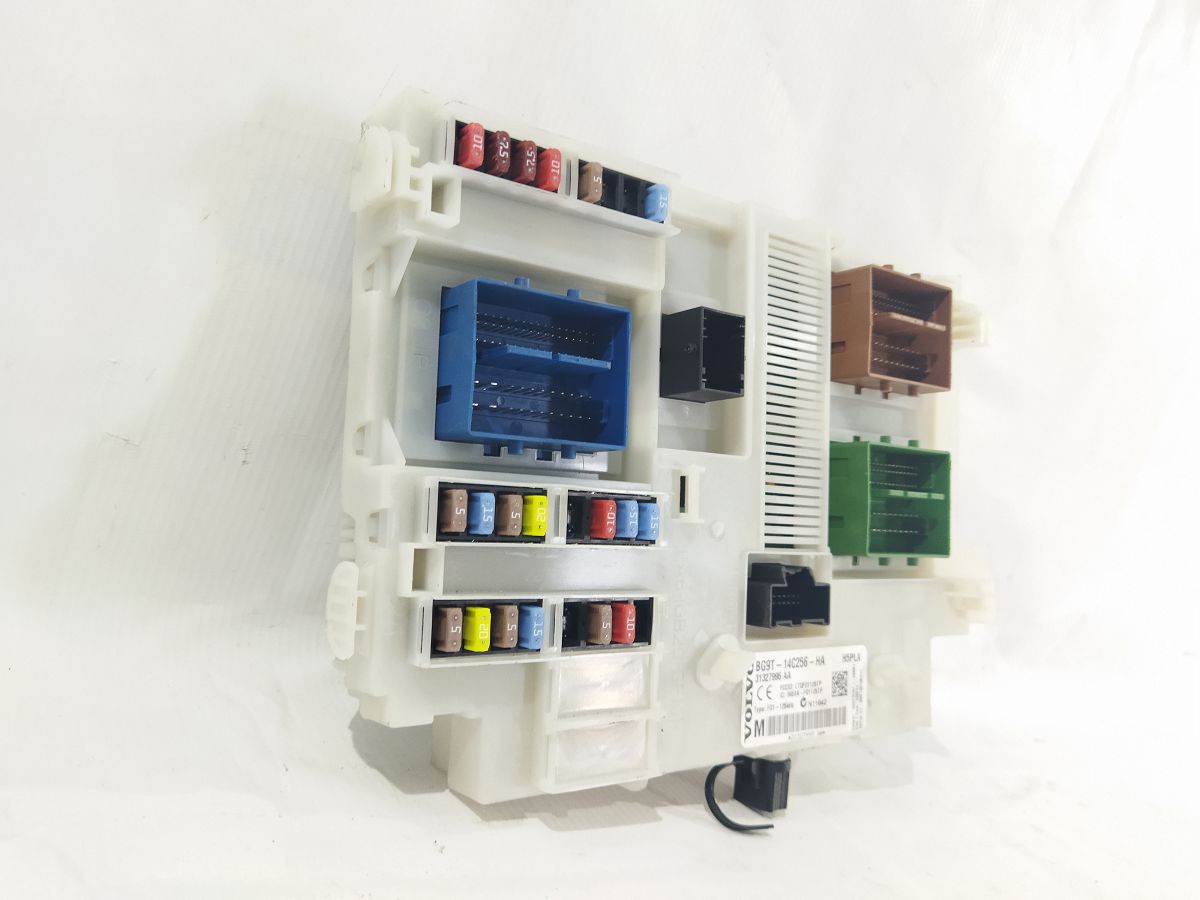 S60 Блок предохранителей салона Volvo S60 2011-2018 28373797 Volvo S60 2