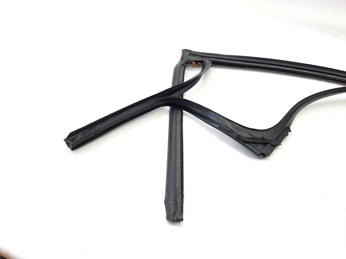 Malibu Напрямна гумка скла дверей задньої лівої Chevrolet Malibu 2013-2016 23478314 Chevrolet Malibu 8 Malibu Напрямна гумка скла дверей задньої лівої Chevrolet Malibu 2013-2016 23478314 Chevrolet Malibu 8