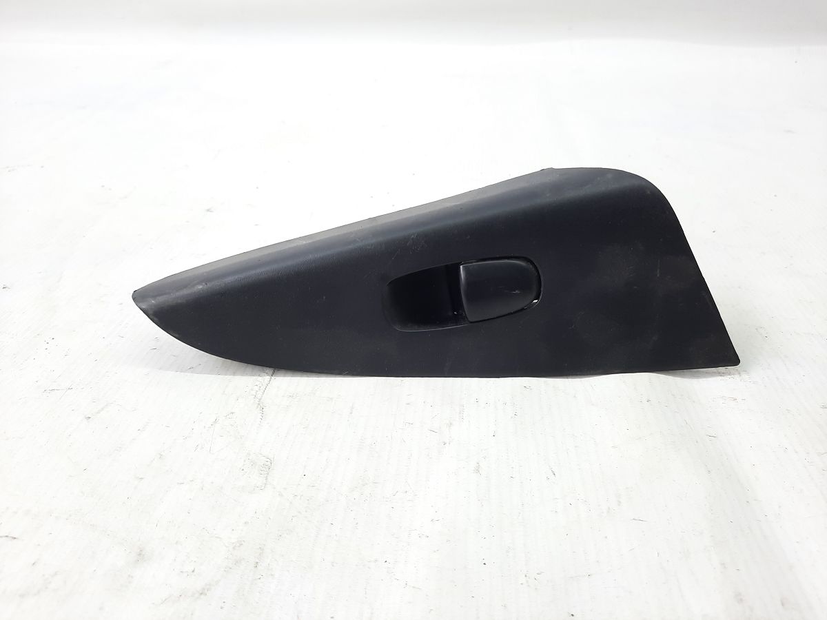 Sentra. Кнопка склопідйомника двері задньої лівої Nissan Sentra 2013-2019 829613SG0B Nissan Sentra