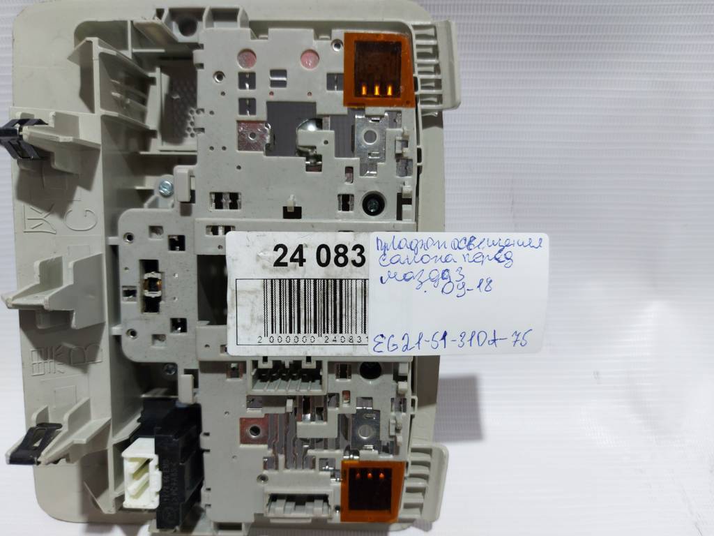 3 Плафон освещения салона передний Mazda 3 2009-2018 EG2151310A75 Mazda 3 1