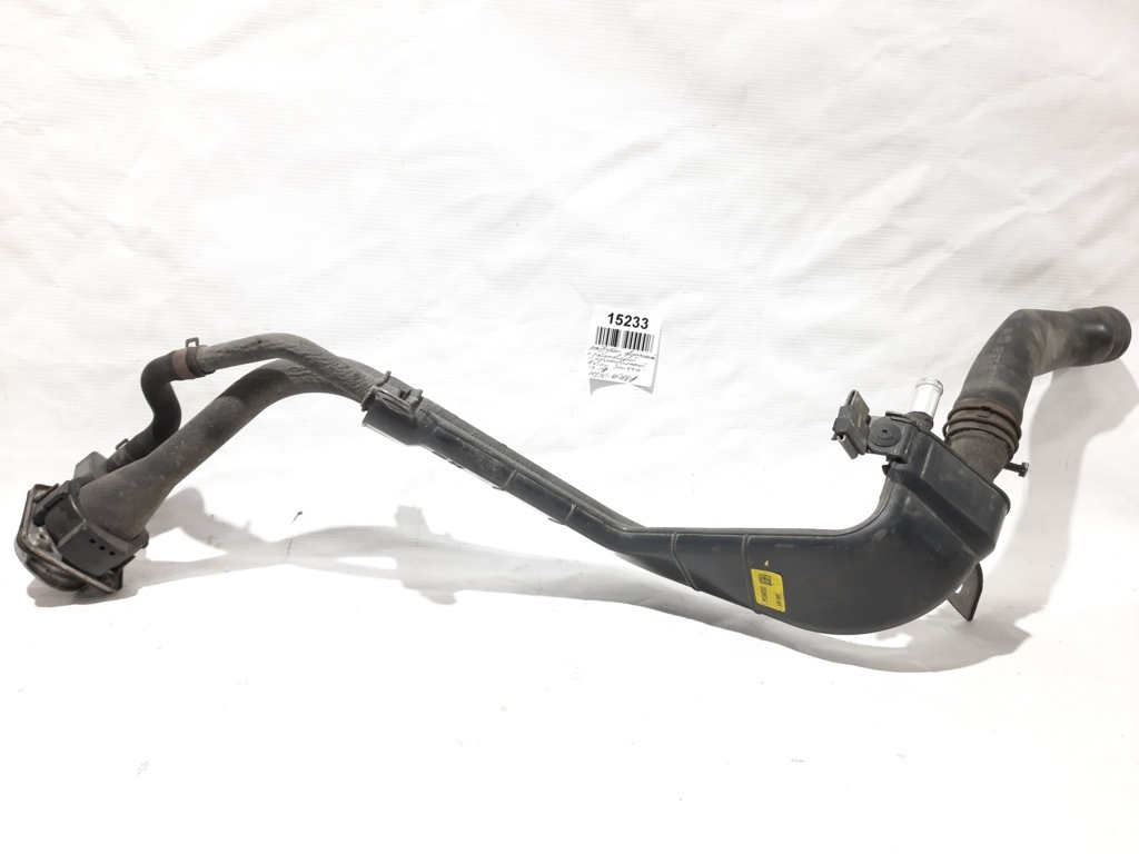 Sentra Патрубок верхній із заливною горловиною Nissan Sentra 2013-2019 172204FU0A Nissan Sentra 1