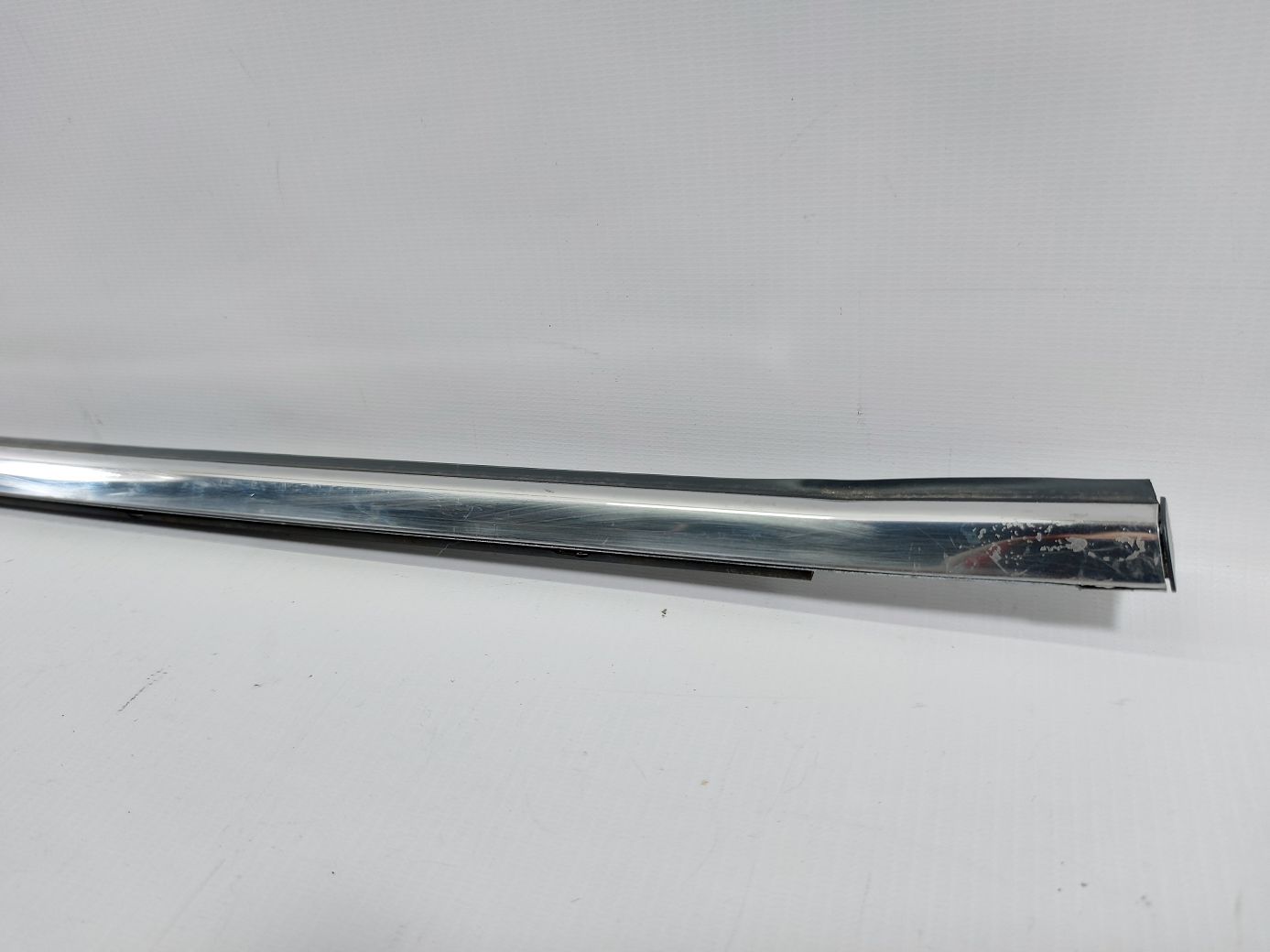Sentra Уплотнительная резинка стекла двери задней правой наружная (хром) Nissan Sentra 2013-2019 828203SG0A Nissan Sentra 2