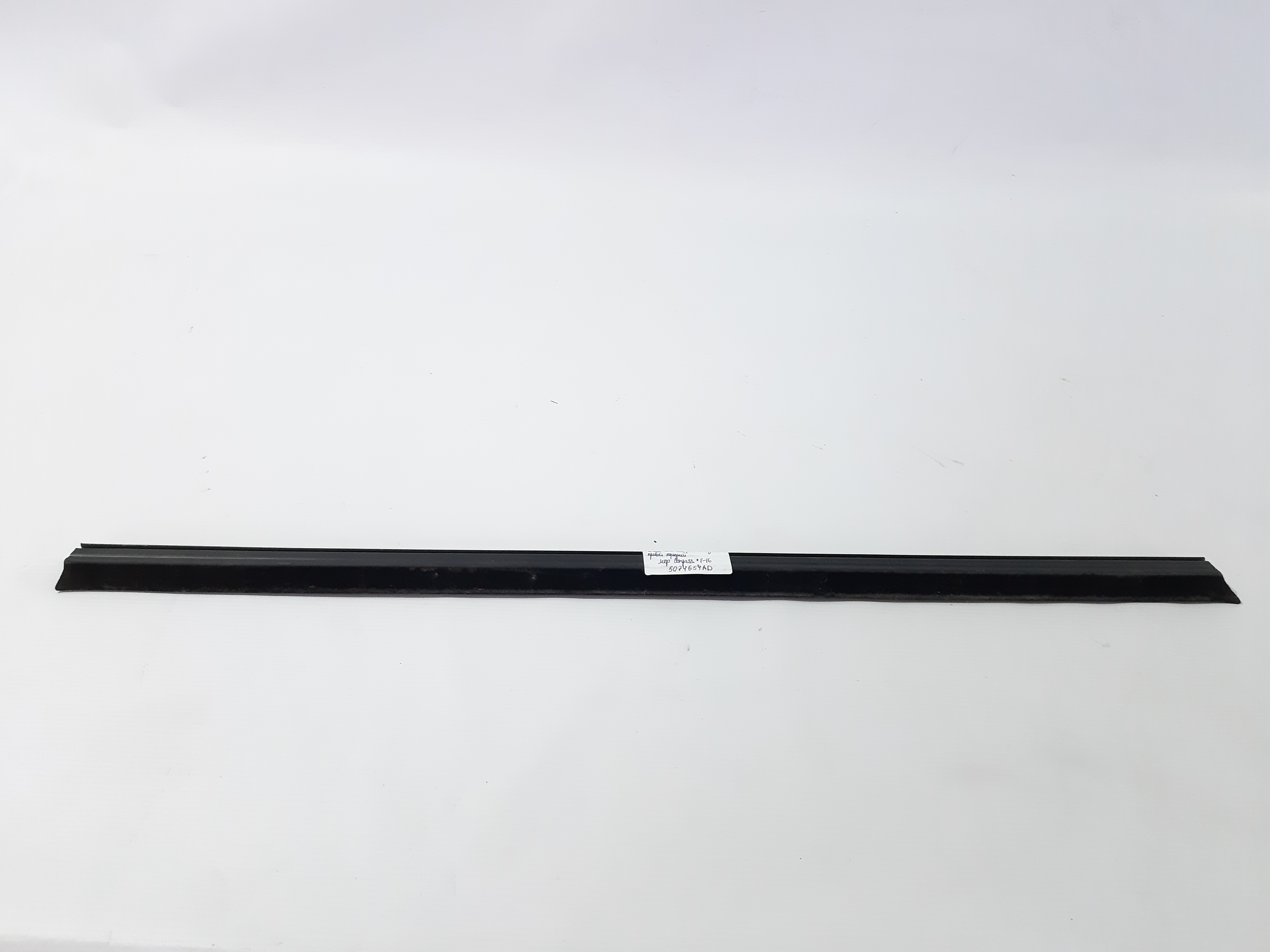 Compass Ущільнювальна гумка скла двері передньої правої внутрішня Jeep Compass 2007-2017 5074654AD Jeep Compass 7