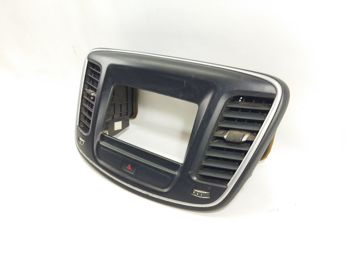 200 limited Накладка магнитолы Chrysler 200 Limited 2015-2017 5SS16DX9AA Chrysler 200 Limited 3