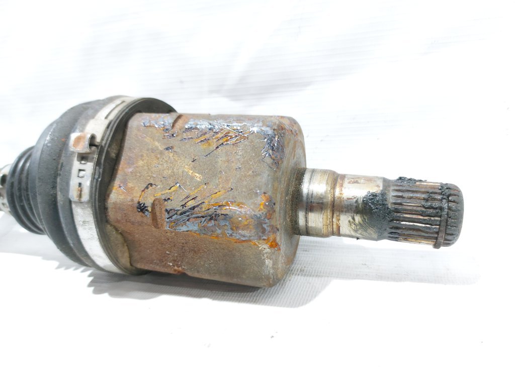 Passat s Піввісь передня ліва (пильник розірваний) Volkswagen Passat S 2012-2014 561407271AE Volkswagen Passat S 14