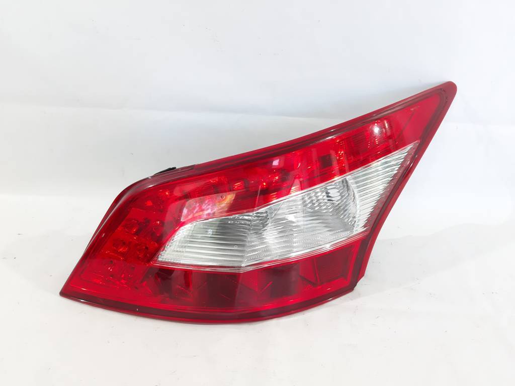 Maxima. Ліхтар задній правий Nissan Maxima 2011-2014 265509DA0B Nissan Maxima