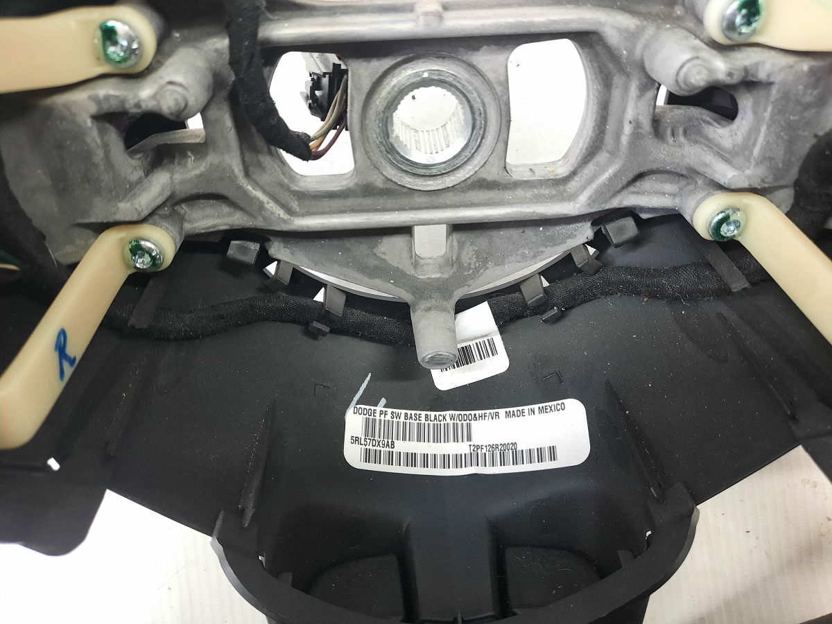 Dart Рульове колесо Dodge Dart 2013-2019 1ZX28DX9AF Dodge Dart 6