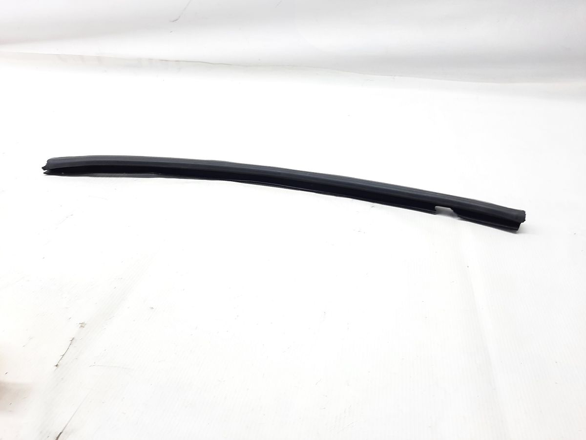 Equinox. Ущільнювальна гумка скла двері задньої лівої внутрішня Chevrolet Equinox 2010-2017 20920179 Chevrolet Equinox