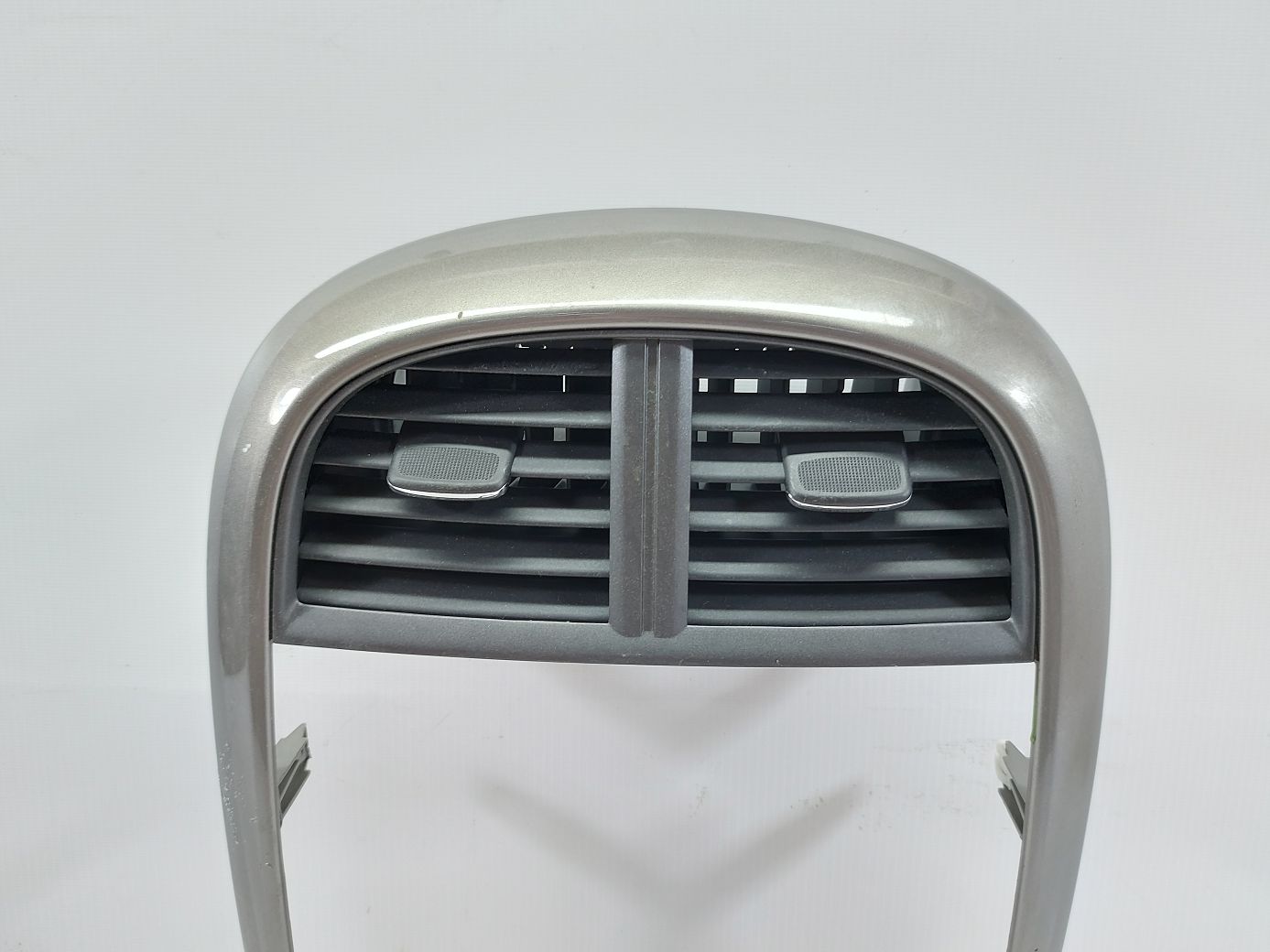 Malibu Повітропровід центральний з декоративною накладкою Chevrolet Malibu 2013-2015 22998935 Chevrolet Malibu 2 Malibu Повітропровід центральний з декоративною накладкою Chevrolet Malibu 2013-2015 22998935 Chevrolet Malibu 2