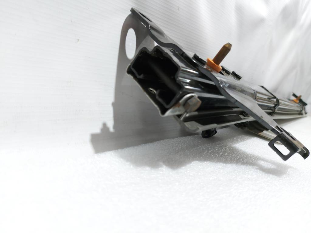 Sienna Напрямна рейка другого ряду сидінь внутрішня ліва Toyota SIENNA 2015 напольная Toyota SIENNA 2 Sienna Напрямна рейка другого ряду сидінь внутрішня ліва Toyota SIENNA 2015 напольная Toyota SIENNA 2