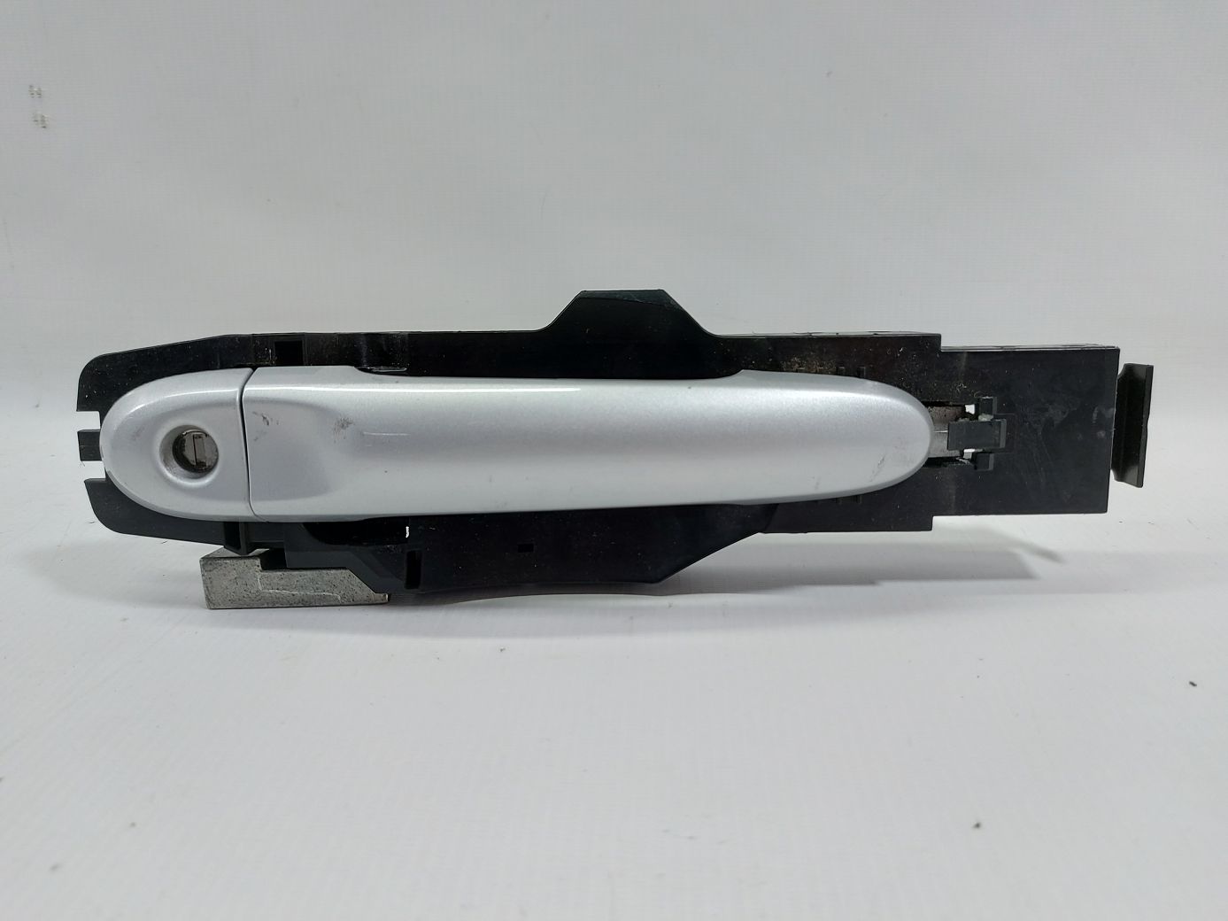 Versa note. Ручка дверей передньої лівої (сіра) зовнішня Nissan Versa Note 2014-2019 806403WC1A Nissan Versa Note