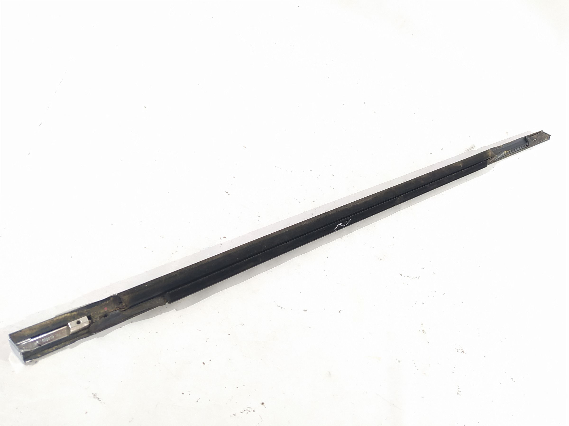 Cts Ущільнювач скла (молдинг) двері передньої лівої зовнішній Cadillac CTS 2008-2014 22923353 Cadillac CTS 4