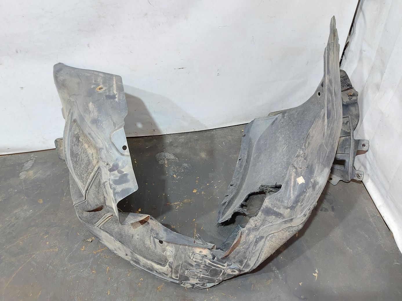 Malibu. Підкрилок передній правий Chevrolet Malibu 2013-2015 23401039 Chevrolet Malibu