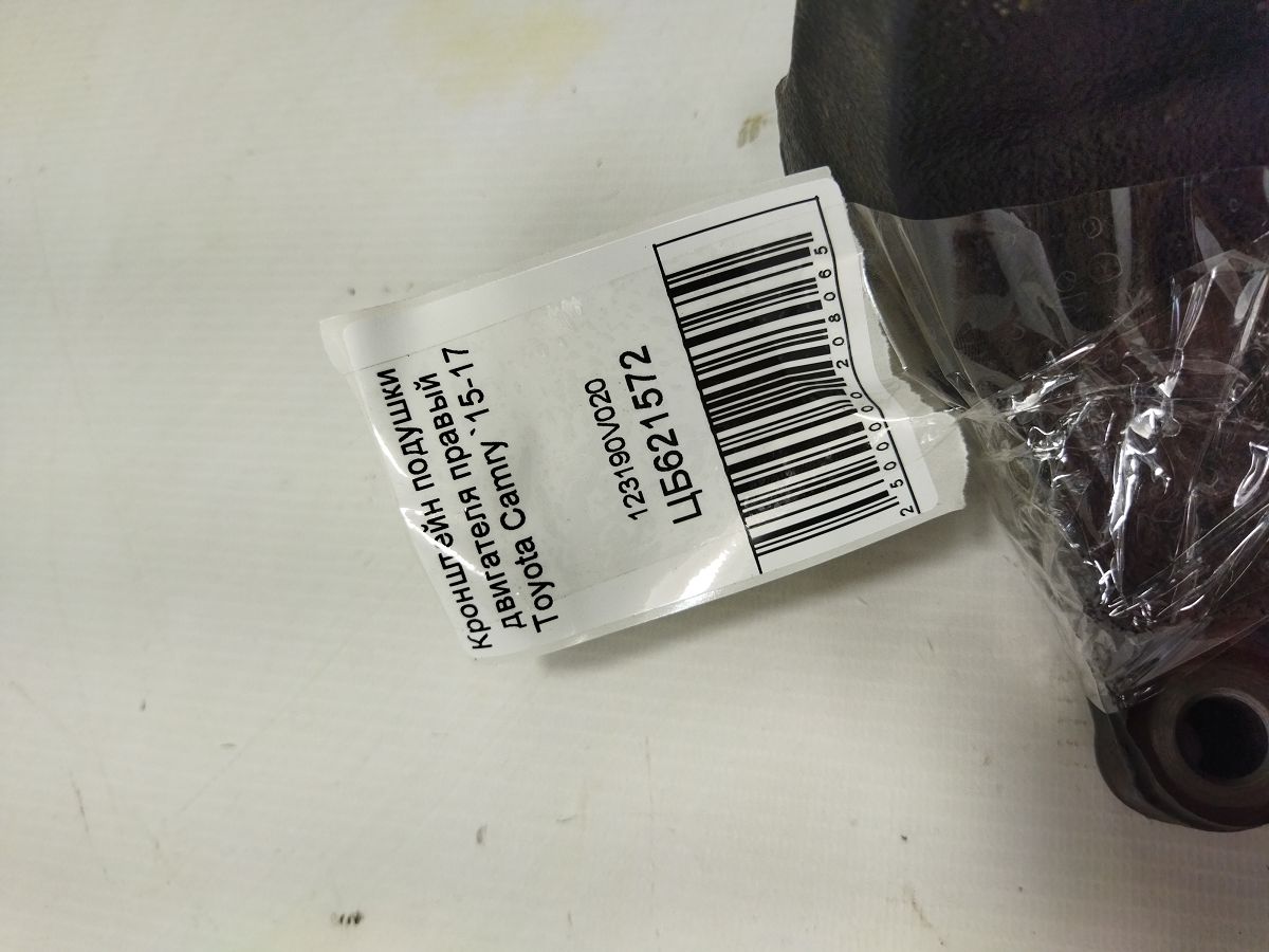 Camry Кронштейн подушки двигателя правый Toyota Camry 2015-2017 123190V020 Toyota Camry 4