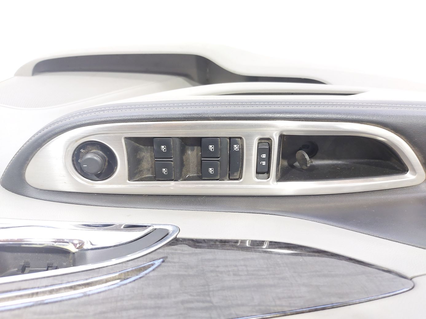 Encore Карта двери передней левой Buick Encore 2016 42496631 Buick Encore 3