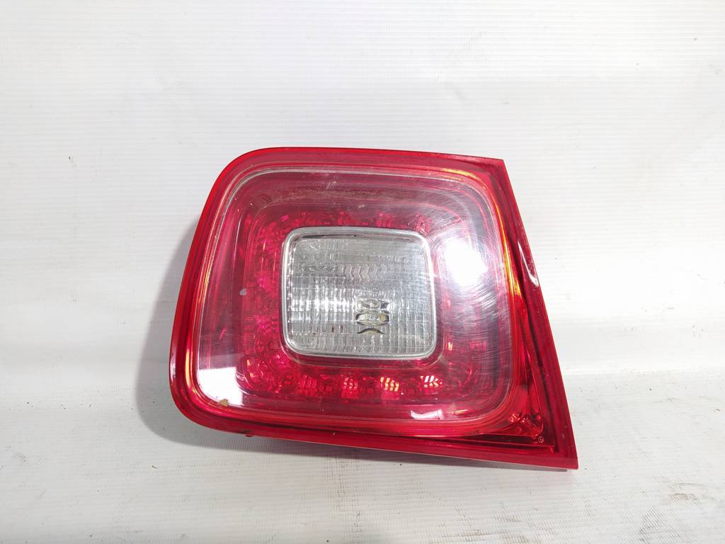 Malibu. Ліхтар кришки багажника лівий Chevrolet Malibu 2013-2016 22928365 Chevrolet Malibu