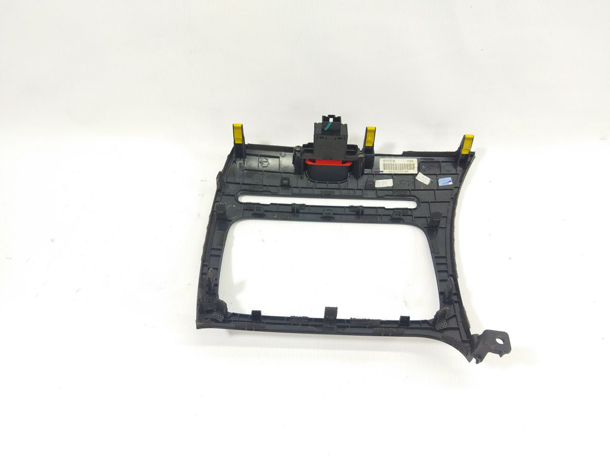 Forte Накладка магнітоли Kia Forte 2014-2016 84740A7000WKDS Kia Forte 4 Forte Накладка магнітоли Kia Forte 2014-2016 84740A7000WKDS Kia Forte 4