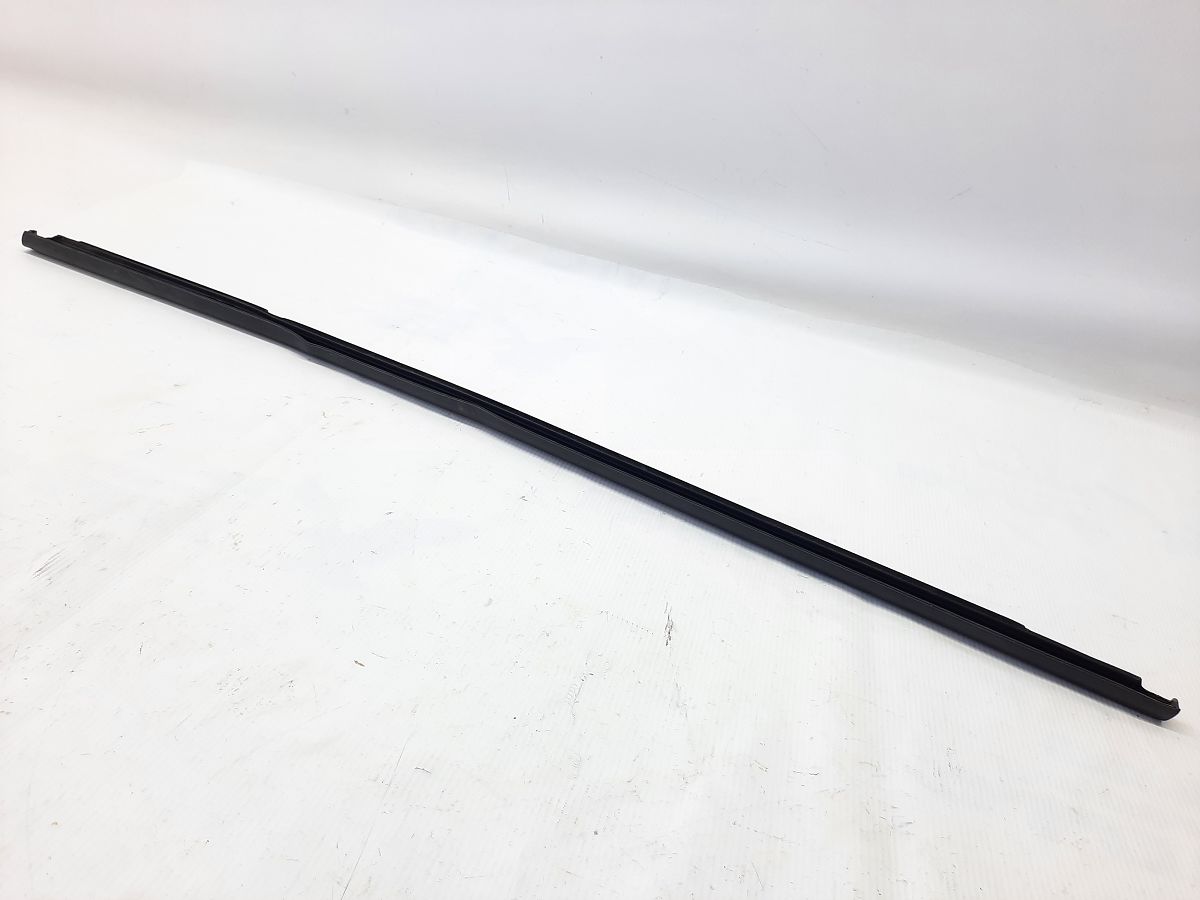 Cruze. Ущільнювач скла молдинг(хром) двері задньої лівої зовнішній Chevrolet Cruze 2012-2016 95242711 Chevrolet Cruze