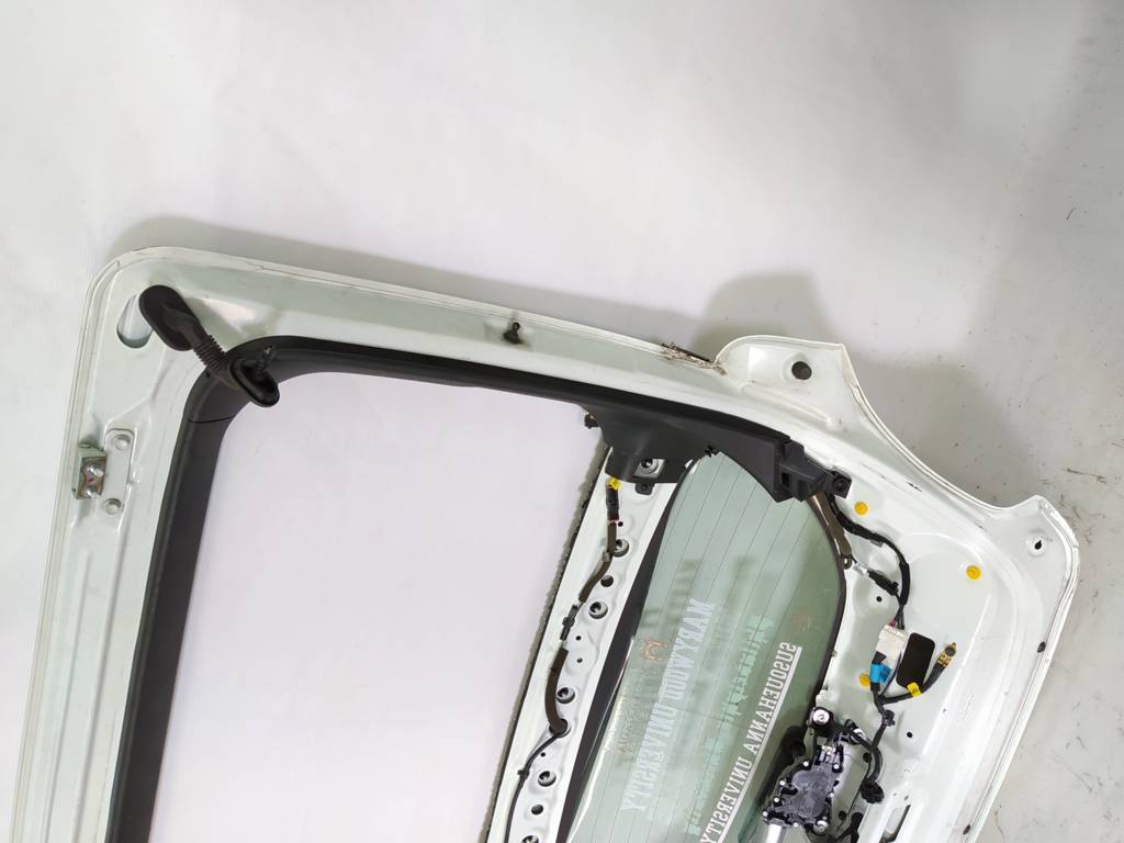 Veloster turbo Крышка багажника Hyundai Veloster Turbo 2011-2014 737002V013 Hyundai Veloster Turbo 5