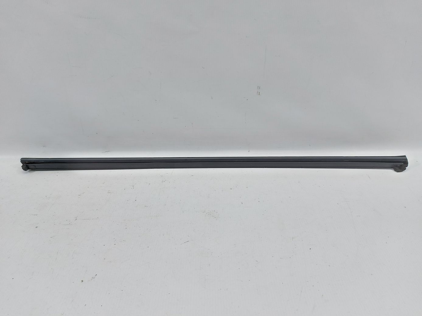 Focus. Уплотнительная резинка стекла двери передней левой внутренняя Ford Focus 2012-2015 DM5Z5821457A Ford Focus