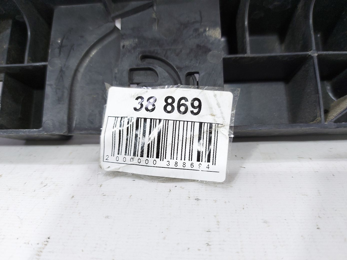 Charger Кріплення заднього бампера центральне Dodge Charger 2011-2014 57010616AC Dodge Charger 4
