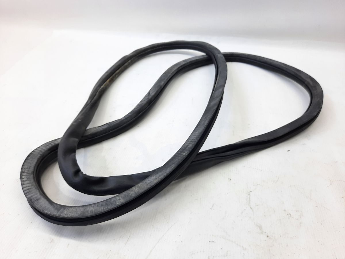 200 limited. Ущільнювальна гумка дверей задньої лівої/правої Chrysler 200 Limited 2015-2017 68144971AB Chrysler 200 Limited