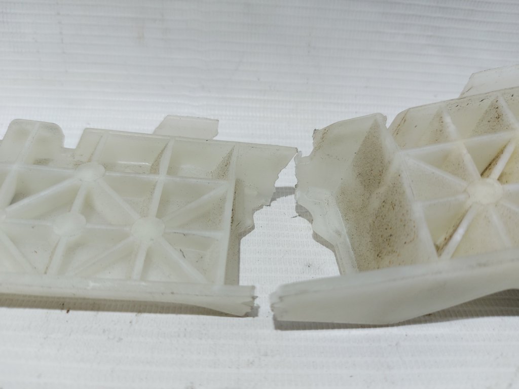 Soul Крепление бампера заднего правое Kia Soul 2014-2019 86654B2000 Kia Soul 2