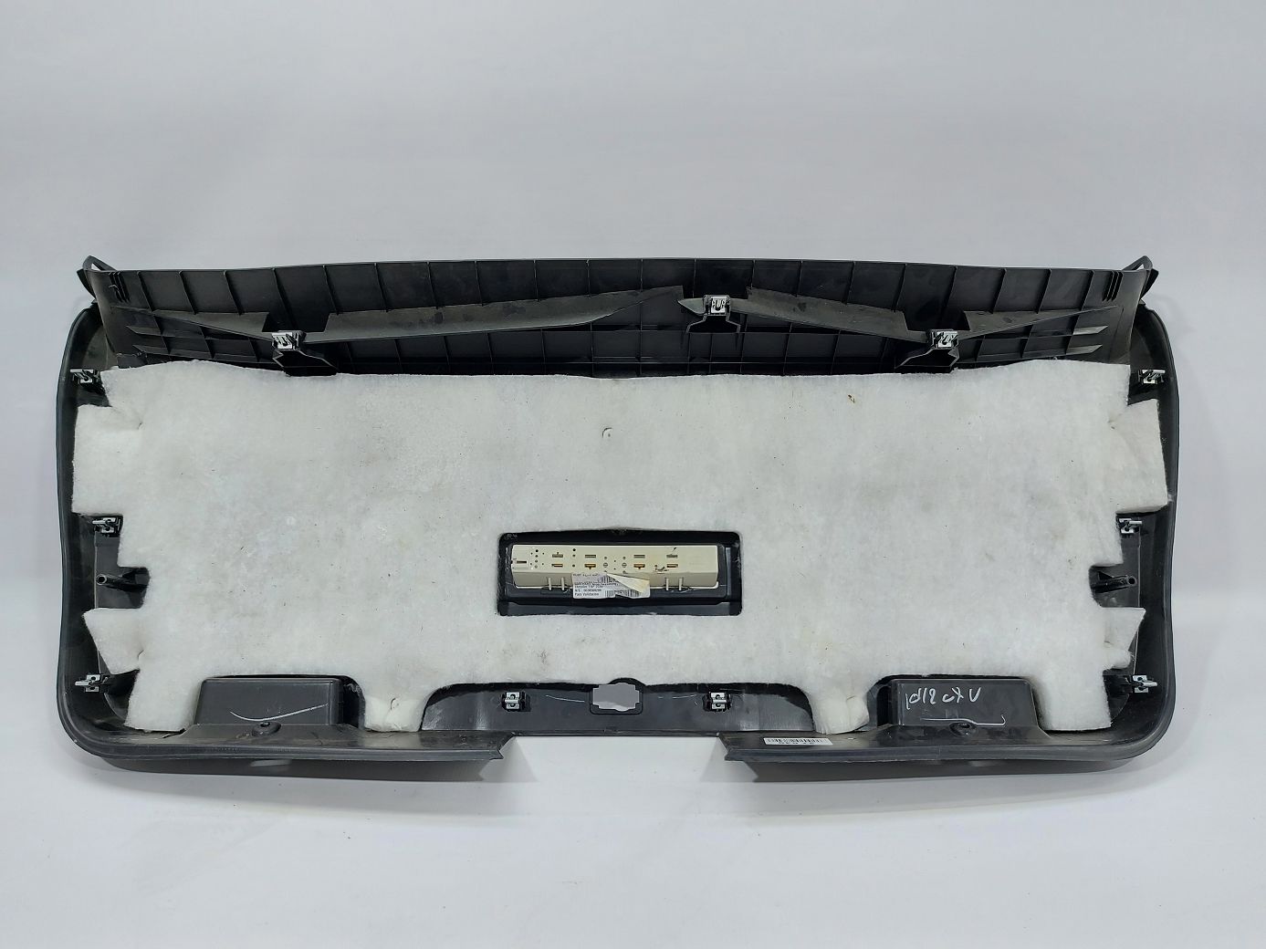 Journey Обшивка кришки багажника Dodge Journey 2011-2020 1BE54DX9AE Dodge Journey 11