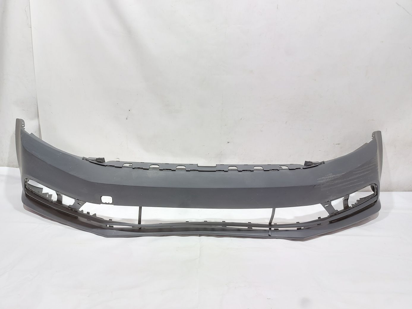 Передні бампери. Бампер передній(тріщина) Volkswagen Jetta 2015-2018 5C6807217AGGRU Передні бампери. Бампер передній(тріщина) Volkswagen Jetta 2015-2018 5C6807217AGGRU