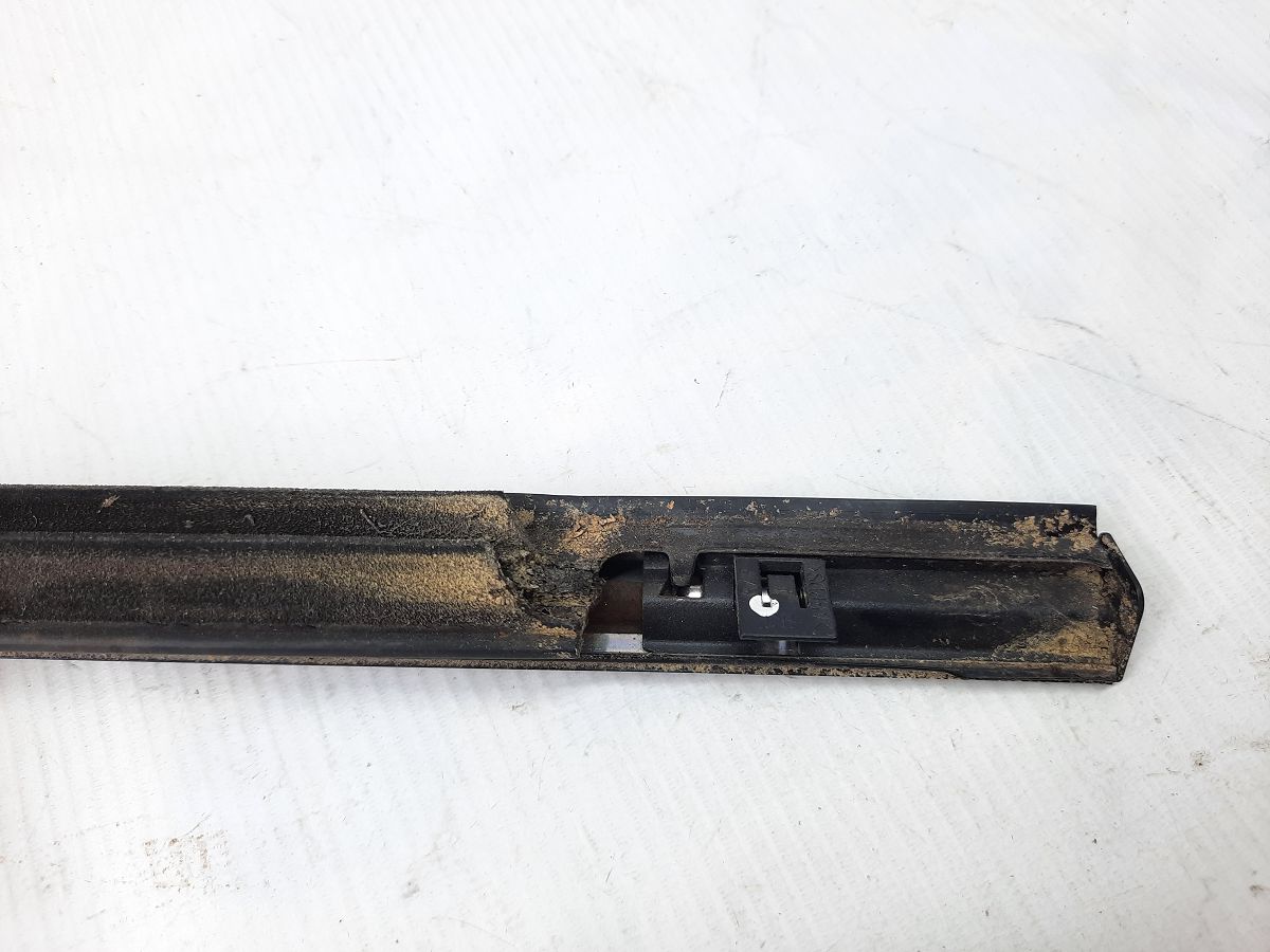 Sentra Ущільнювальна гумка скла задньої лівої зовнішня Nissan Sentra 2013-2018 828213SG0A Nissan Sentra 7