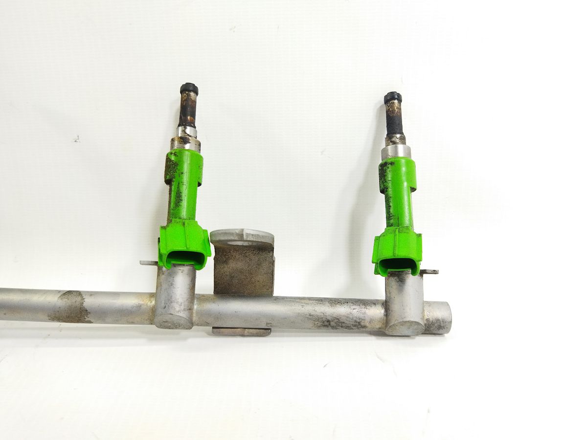 Camry Паливна рейка з форсунками Toyota Camry 2015-2017 2381436050 Toyota Camry 3