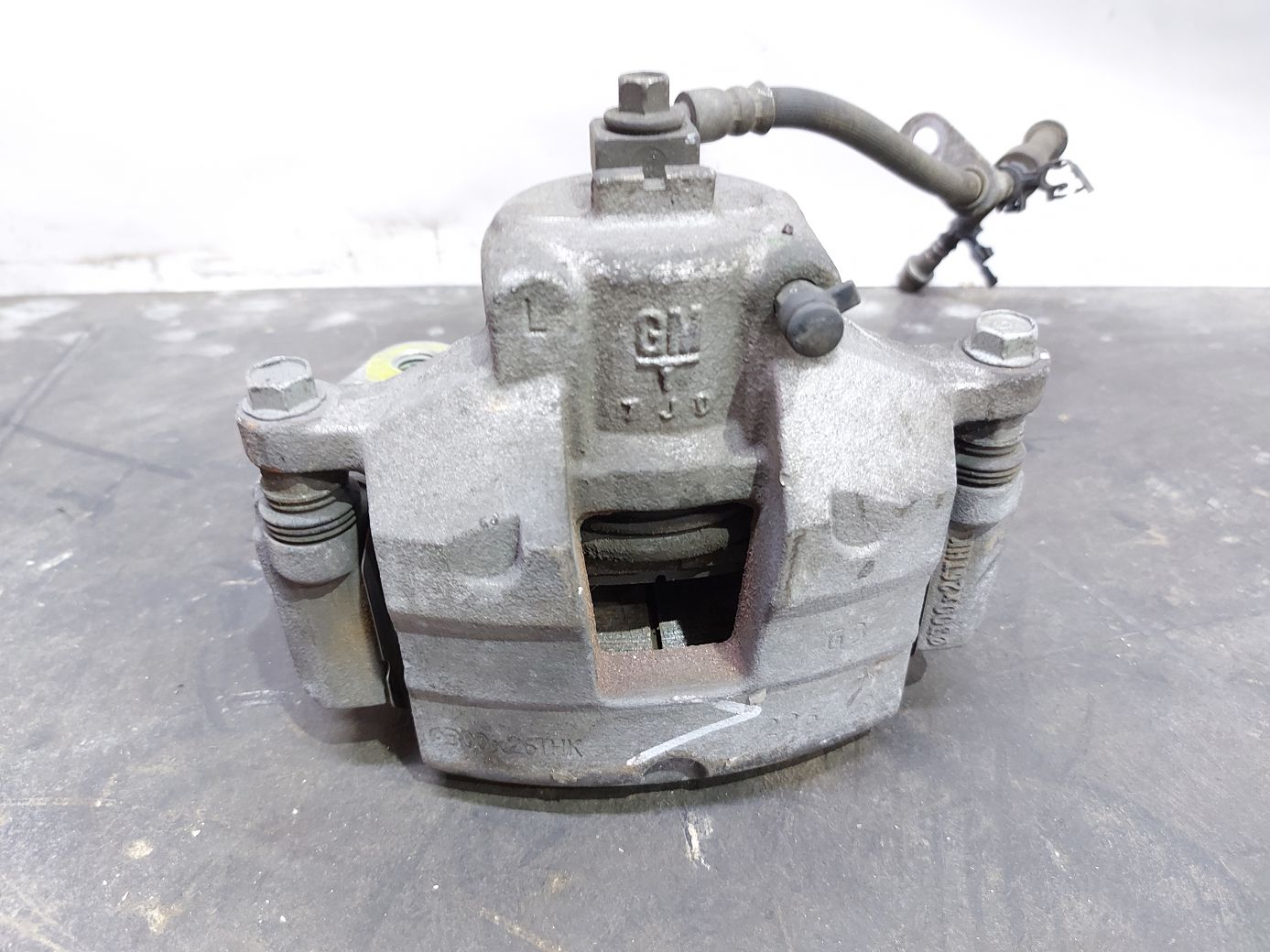 Malibu Супорт гальмівний передній лівий Chevrolet Malibu 2016-2021 13507535 Chevrolet Malibu 4