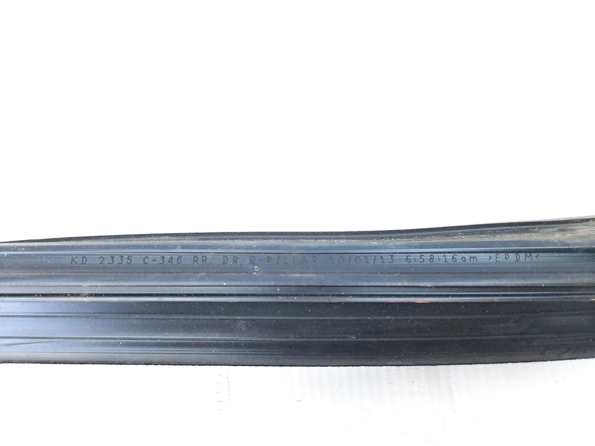 Focus Напрямна гумка скла дверей задньої лівої Ford Focus 2014-2018 DM5Z5825767A Ford Focus 3