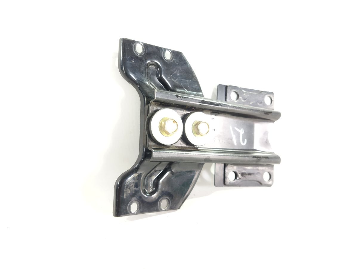 Scout bobber Кріплення бензобака INDIAN SCOUT BOBBER 2018 1026917658 INDIAN SCOUT BOBBER 2